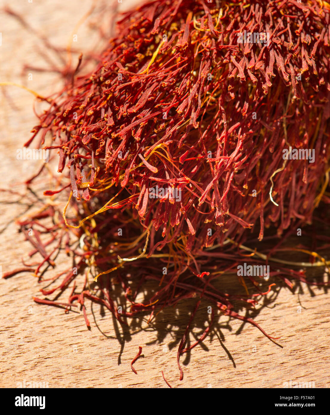 Nahaufnahme von Safran. Konzept der kulinarischen Küche. Stockfoto