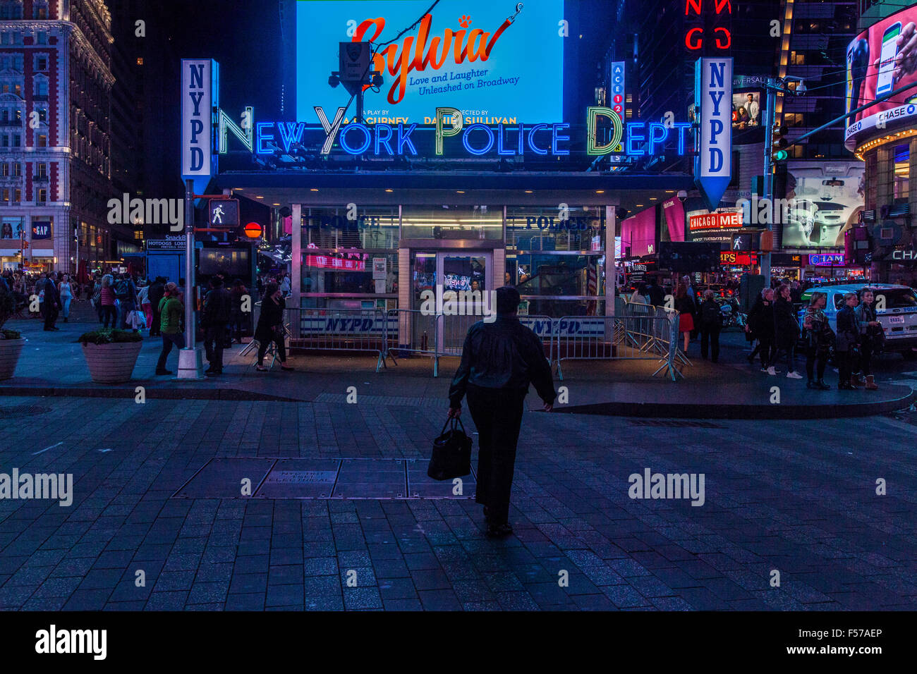 New York Polizei-Abteilung NYPD, Times Square bei Nacht, Midtown Manhattan, New York City, Vereinigte Staaten von Amerika. Stockfoto