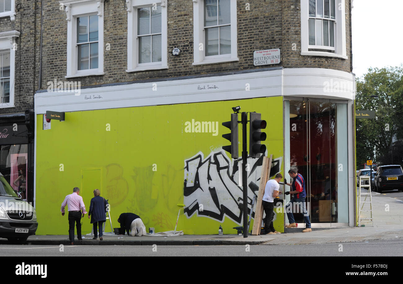 Notting Hill-Läden und Häuser wird ein Kopf des Notting Hill Karneval 2015 vernagelt.  Mitwirkende: Atmosphäre wo: London, Vereinigtes Königreich bei: 28. August 2015 Stockfoto