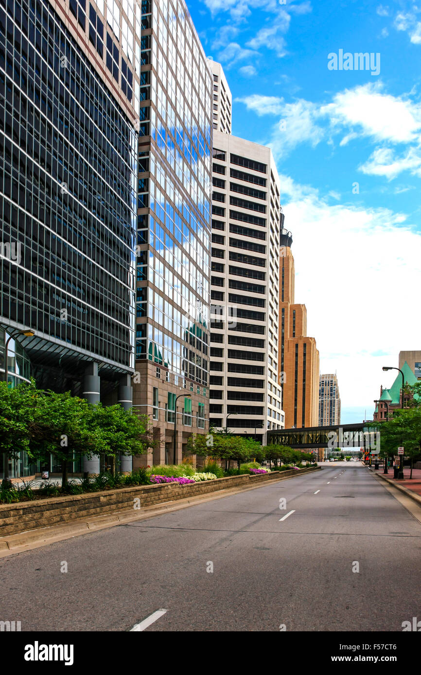 Hochhäuser säumen die Straßen in der Innenstadt von Minneapolis MN Stockfoto
