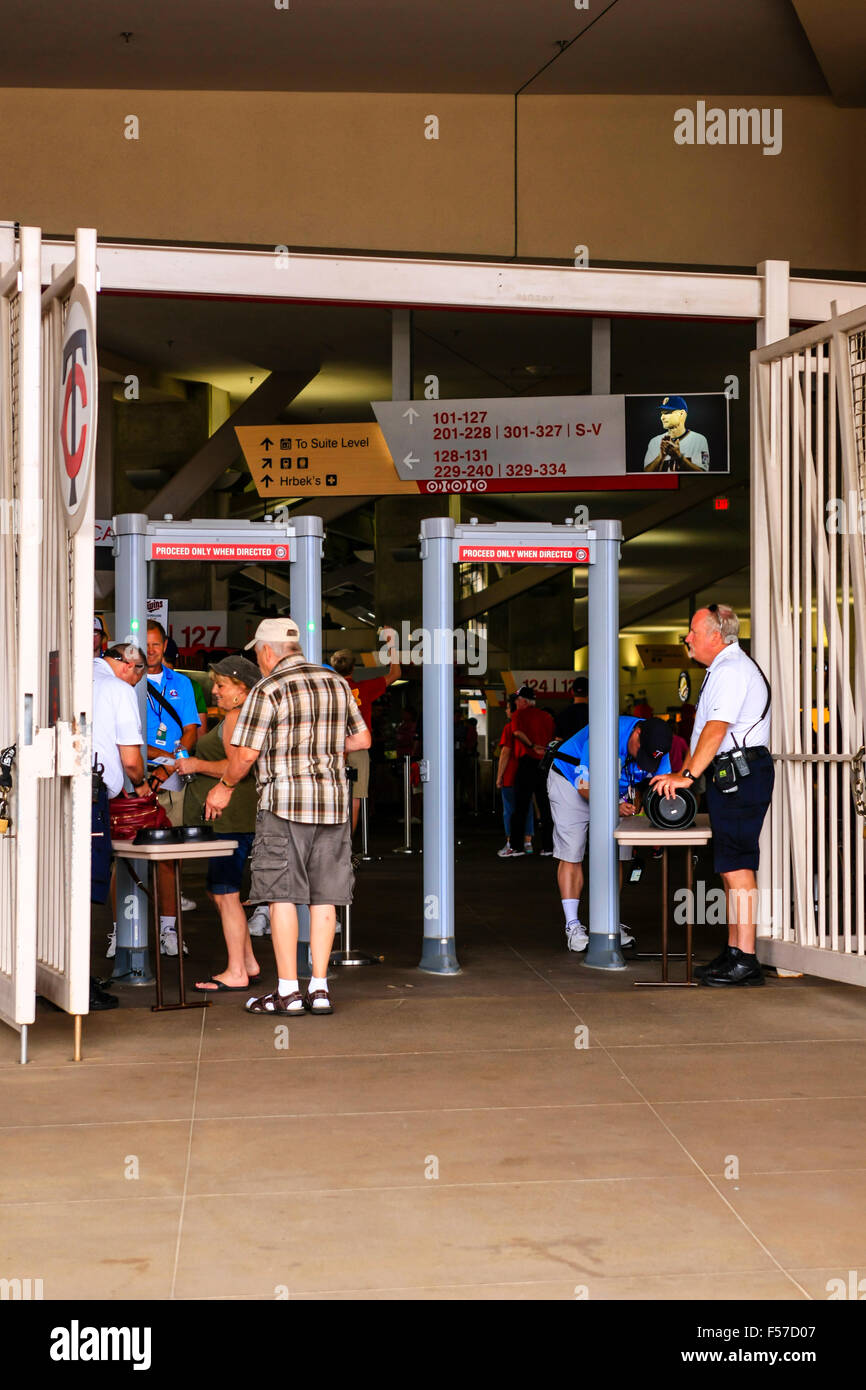 Tor 6 in der Baseball-Stadion im Feld "Ziel" in Minneapolis MN, Heimat von den Minnesota Twins Stockfoto