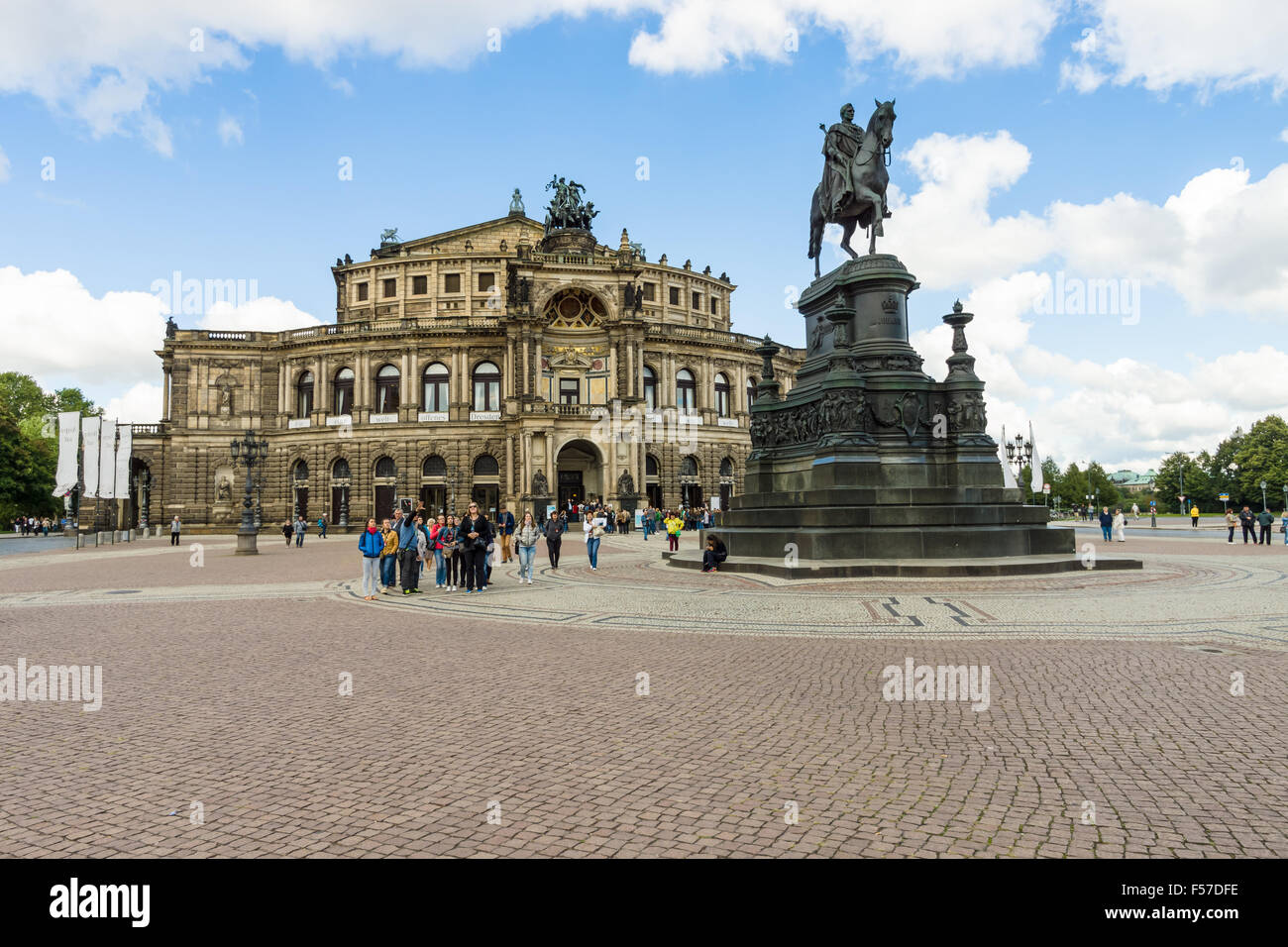 Semperoper (Sächsische Staatsoper). Das Opernhaus wurde von dem Architekten Gottfried Semper im Jahre 1841 erbaut. Stockfoto