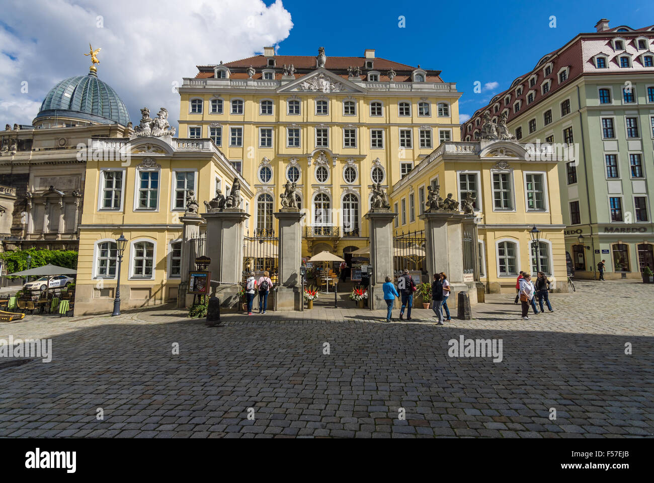 Die alten Straßen im historischen Zentrum. Dresden ist die Hauptstadt des Freistaates Sachsen. Stockfoto
