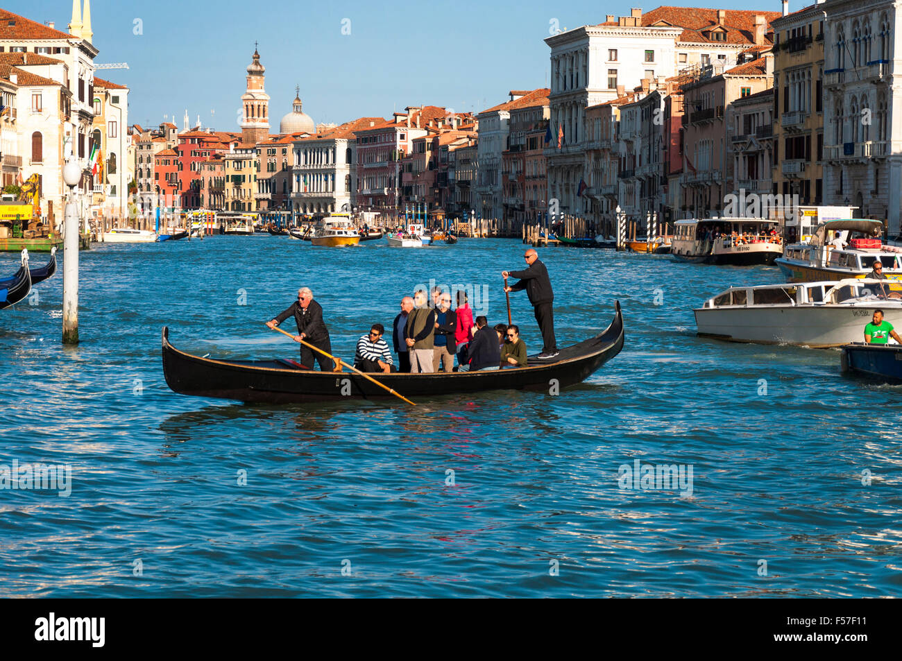 Traghetto di San Tomà kreuzt der Canal Grande in Venedig, Italien Stockfoto