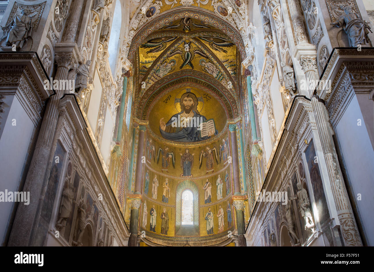 Christus Pantokrator-Mosaik im Altar der Kathedrale Basilica von Cefalu, Sizilien. Italien. Stockfoto