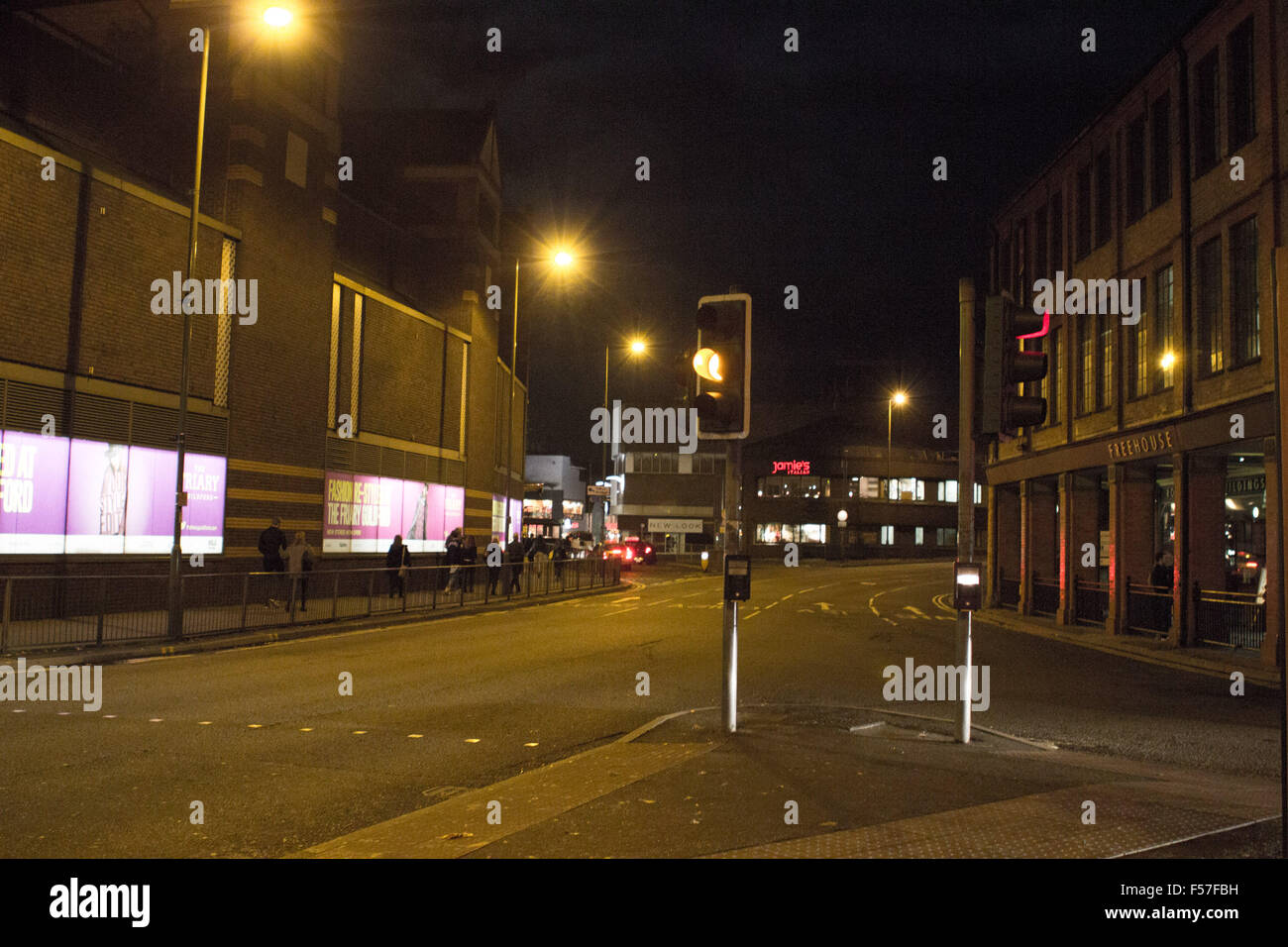 Guildford, UK. 28. Oktober 2015. Straßen sind blieb öffnen Credit: Alex Bailey / Alamy Live News Stockfoto