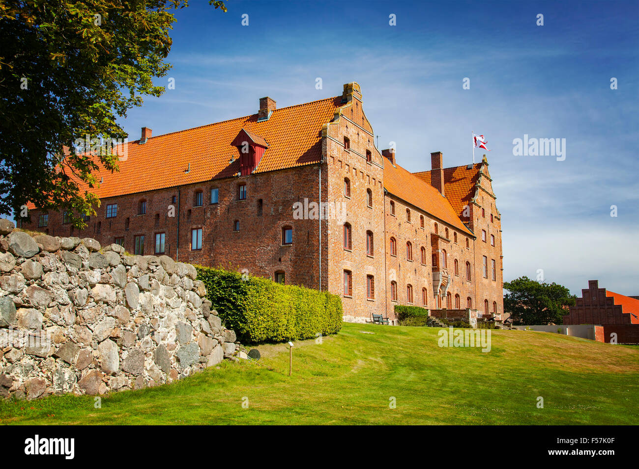 Bild von der schwedischen Schloss Skarhult und seine umfangreichen öffentlichen Gärten. Stockfoto