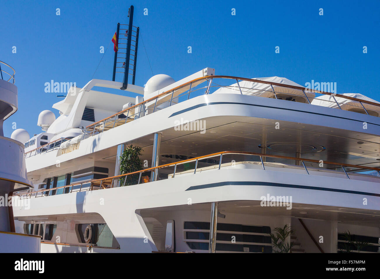 Marbella, Spanien 3. September 2014: Lady Haya berühmten Luxusyacht saudischen Königsfamilie kommt bei Port im 3. September 2014 in Mar Stockfoto
