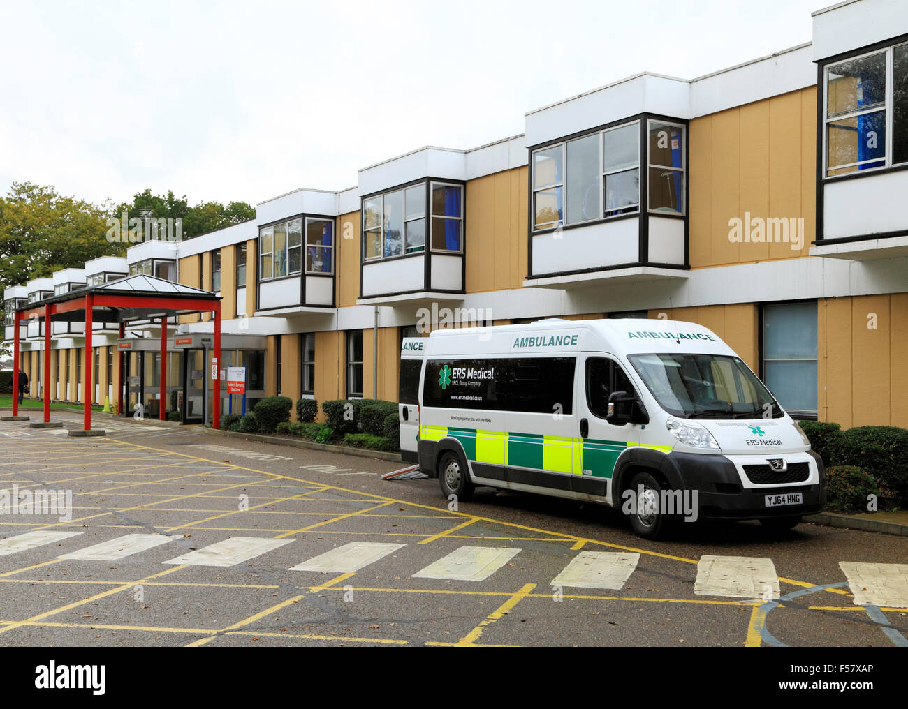 ERS medizinische Ambulanz, Krankenhaus der Königin-Elizabeth, Kings Lynn, Vertragsservice, Norfolk England Großbritannien NHS Krankenhäuser Krankenwagen co Stockfoto