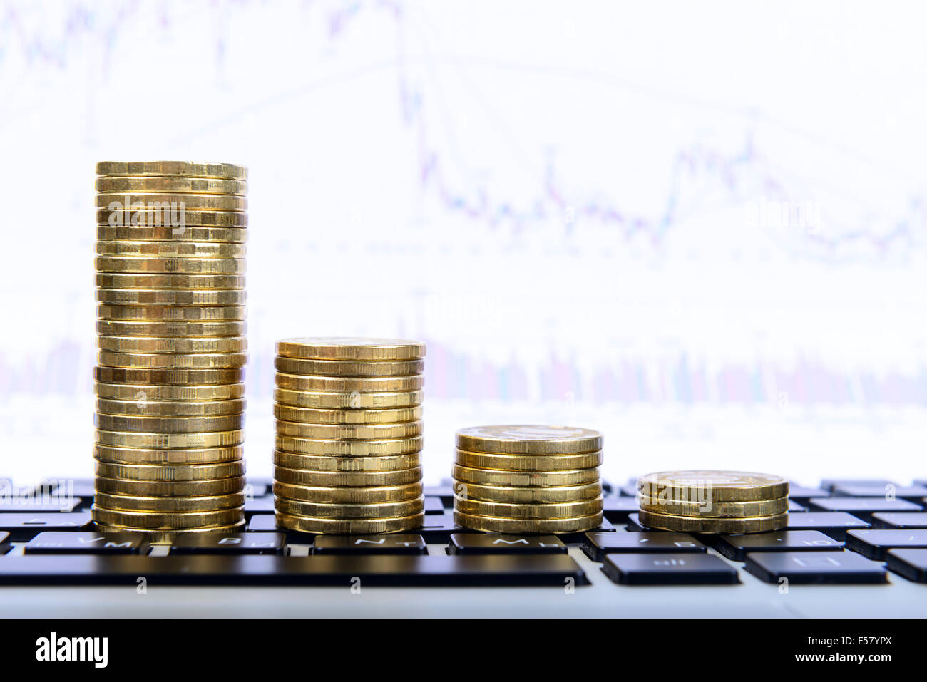 Zusammensetzung der Münzen zeigt finanzielles Wachstum in geometrischer progression Stockfoto