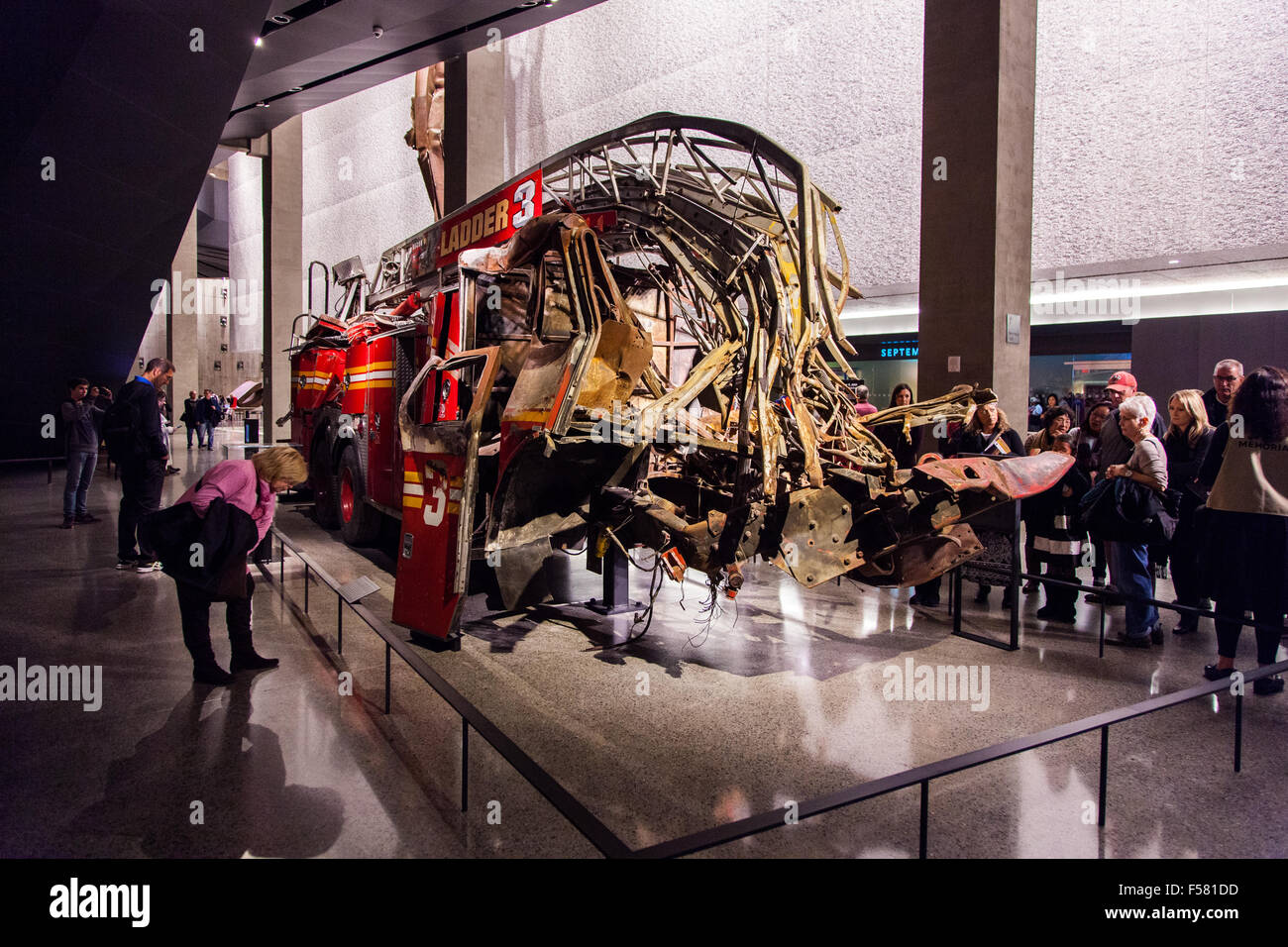 Zerdrückt Feuerwehrauto, Leiter 3, National September 11 Memorial ...
