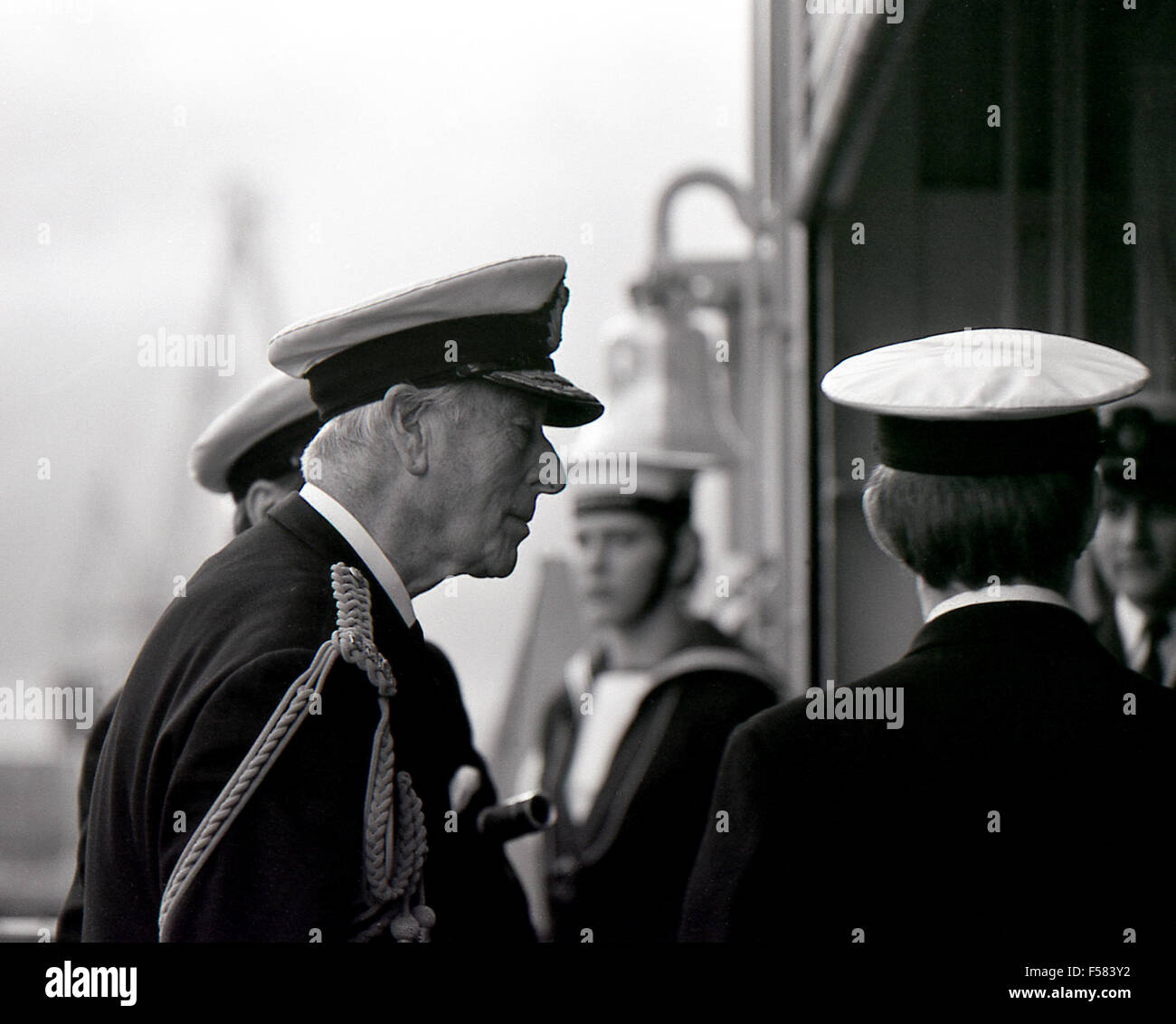 HMS Euryalus Oktober 1978 bei Besuch von Lord Louis Mountbatten in South Shields am 40. Jahrestag der HMS Kelly Stockfoto