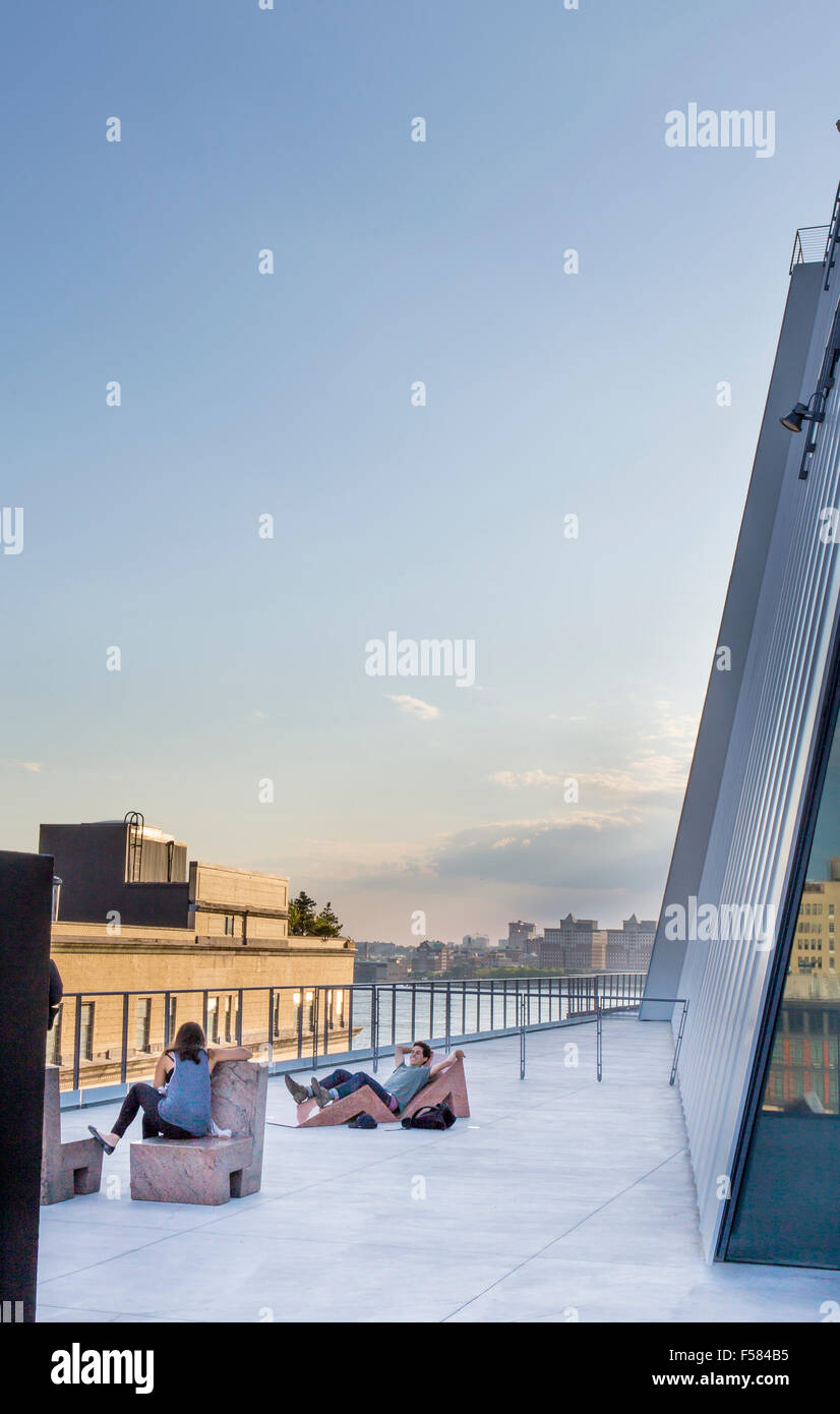 Eine äußere Aufnahme im neuen Gebäude von dem Whitney Museum of American Art auf 22.05.15 genommen. Stockfoto