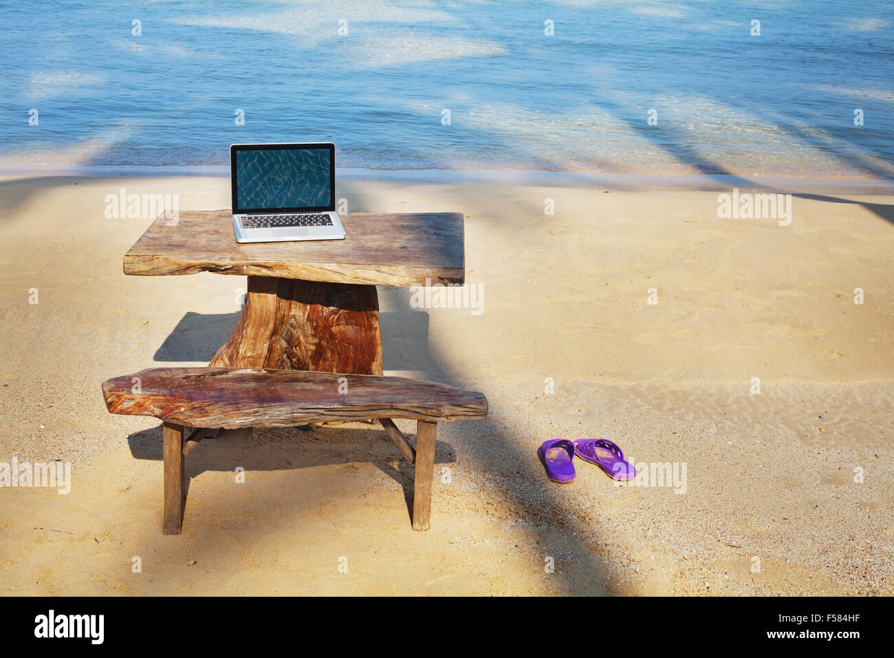 Büro am Strand Stockfoto