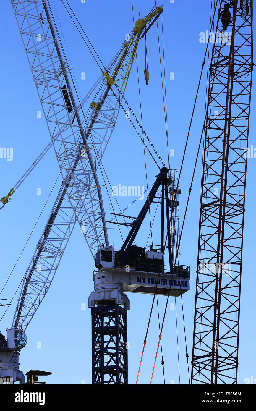 Baukräne auf der Baustelle des Hudson Yards Projekt. Manhattan, New York City. USA Stockfoto