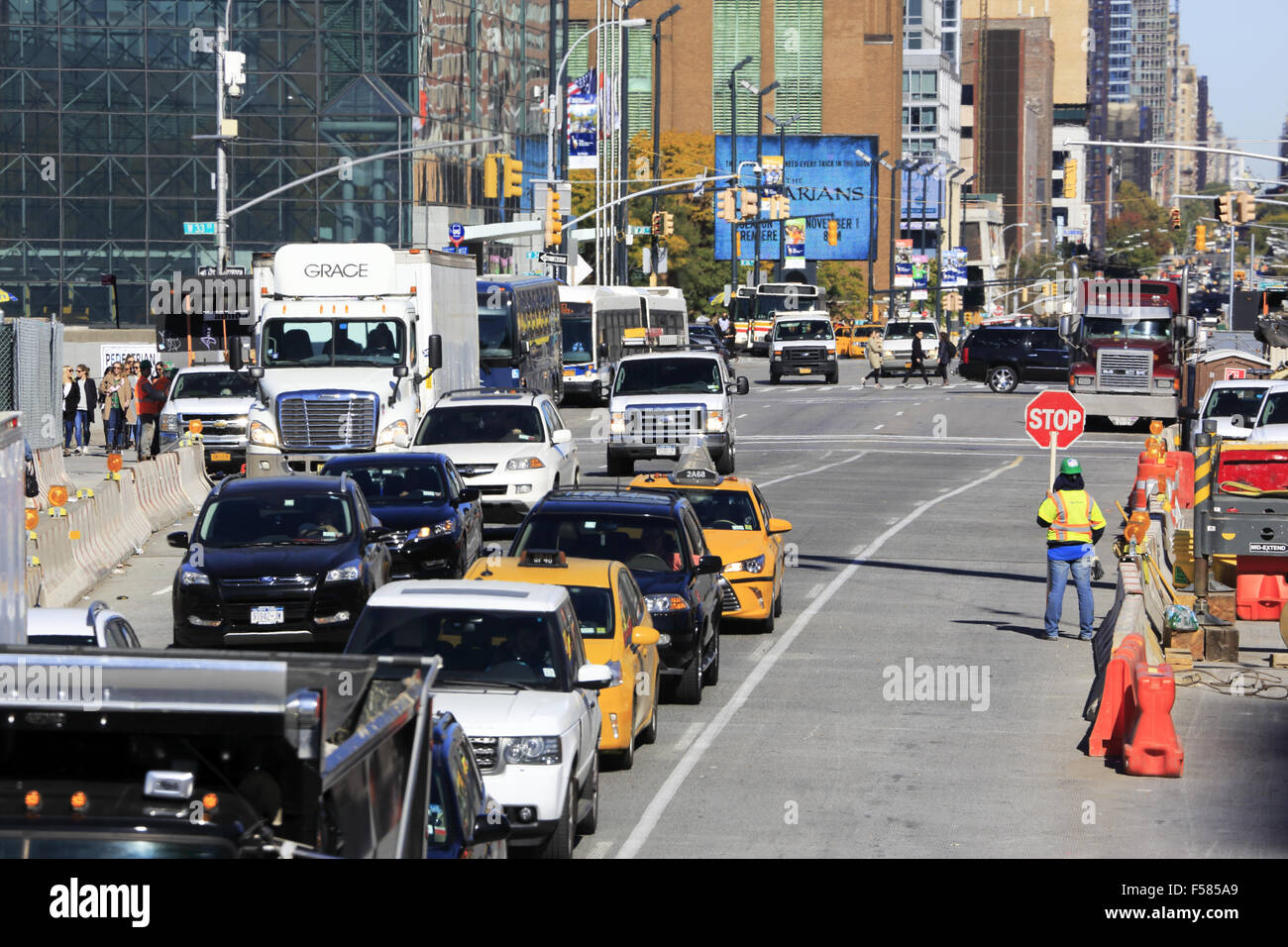 Stau auf der West Side von Manhattan in der Nähe eine Baustelle. Manhattan, New York City, USA Stockfoto