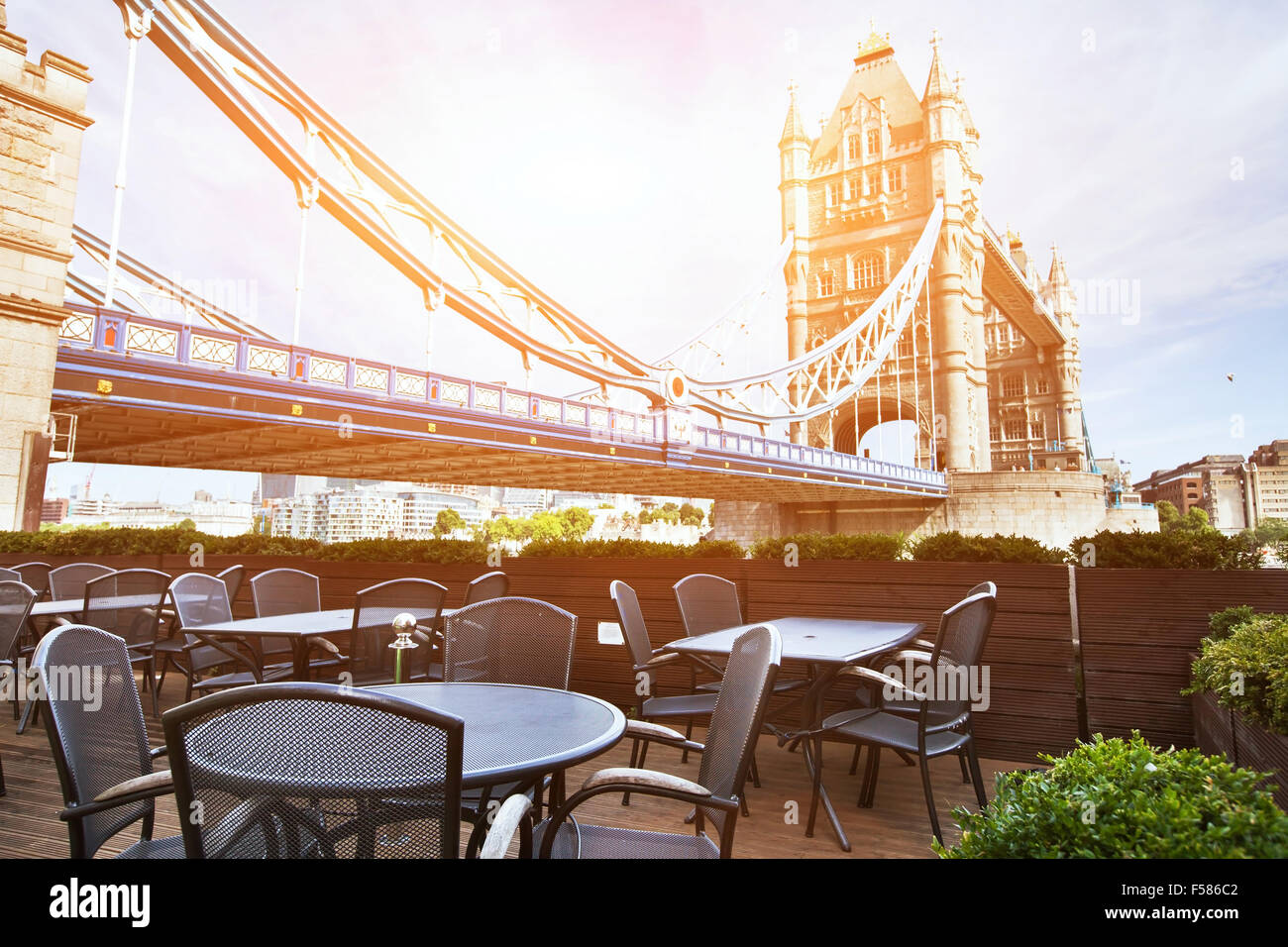 Café in London im sonnigen Tag Stockfoto