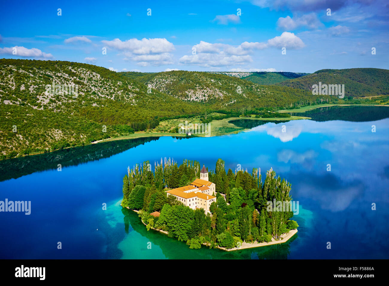 Kroatien, Dalmatien, Sibenik-Knin, Krka Nationalpark, römisch-katholische Franziskaner Kloster Visovac, Luftbild Stockfoto