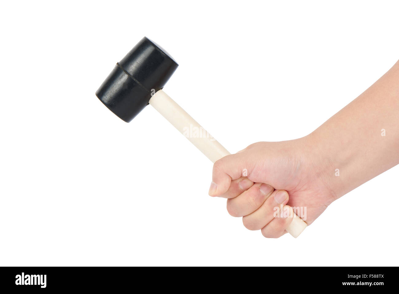 Asiatischer Mann Hand mit einem hölzernen Gummihammer, isoliert auf weiss Stockfoto