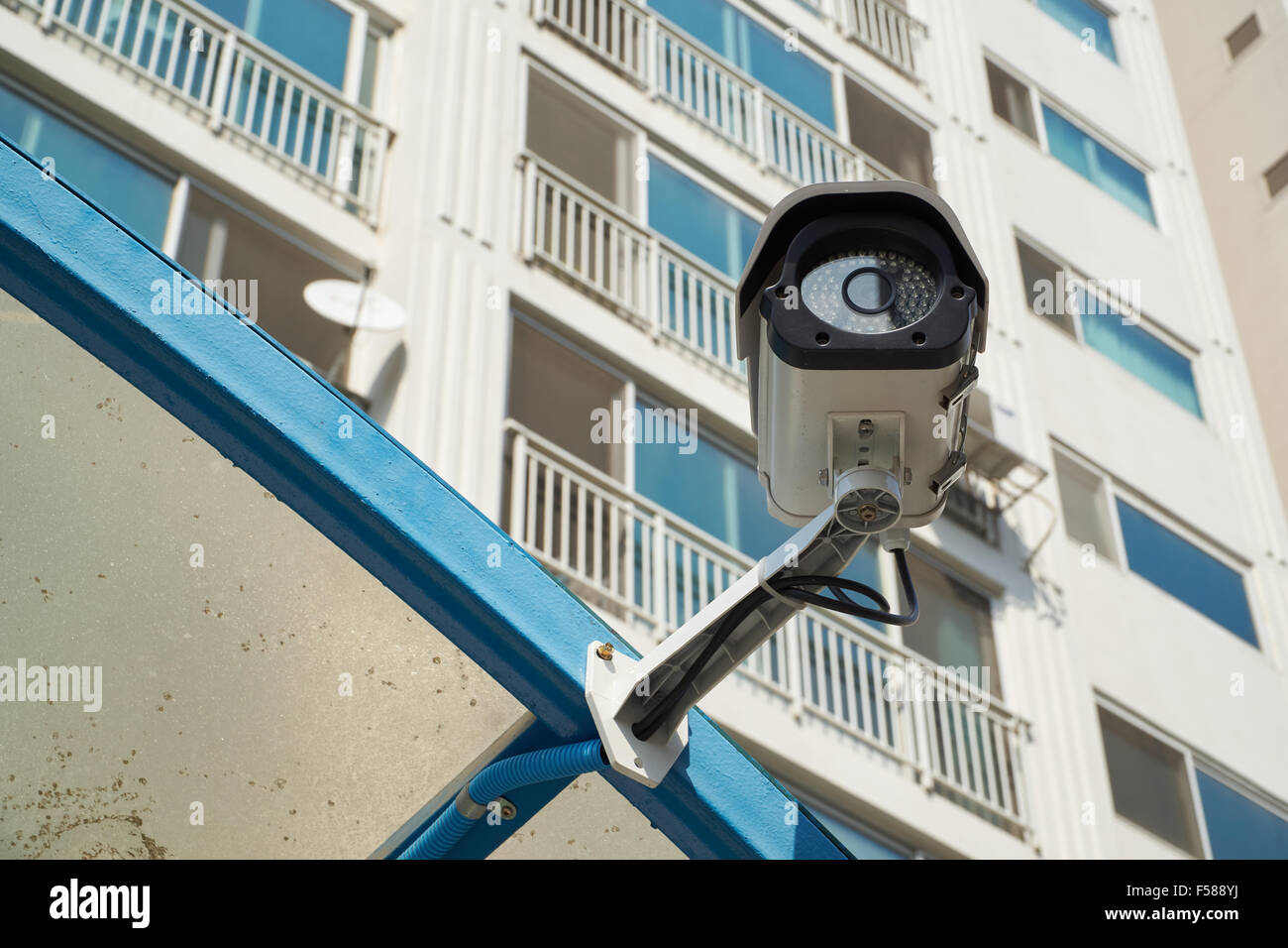 Nahaufnahme von closed Circuit Television (CCTV) in ein Apartment-Komplex Stockfoto