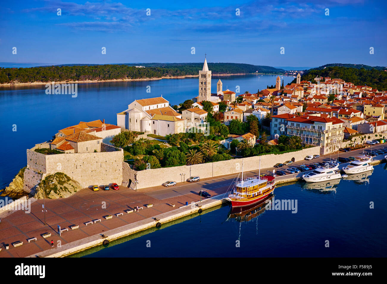 Kroatien, Kvarner Bucht, Insel und Stadt Rab, alten Hafen Stockfoto