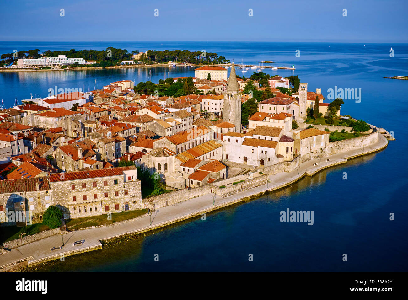 Kroatien, Adria-Küste, Istrien, Ort Porec, Luftbild Stockfoto