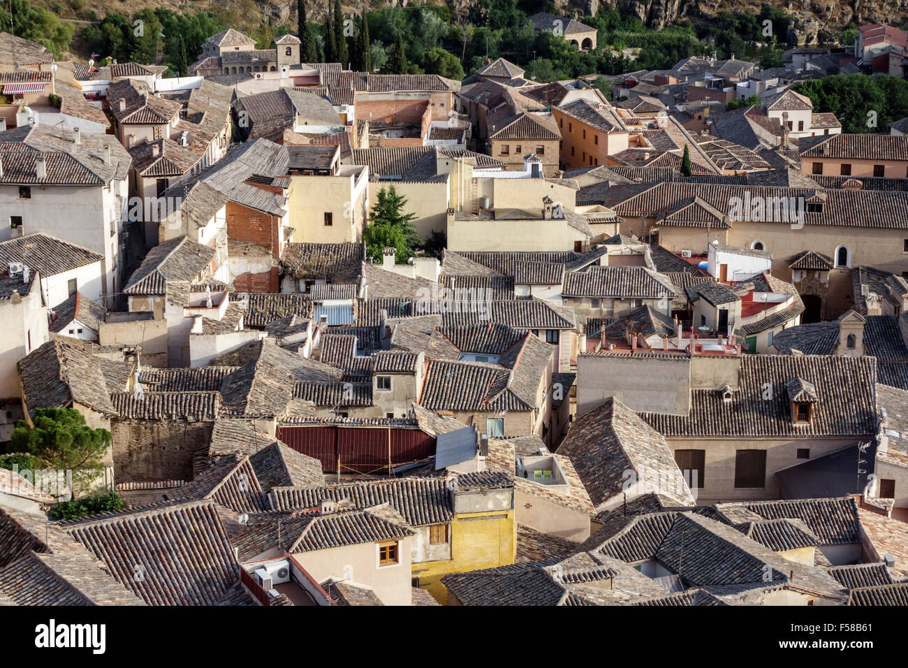 Toledo Spanien, Europa, Spanisch, Hispanic Latino ethnische Einwanderer Minderheit, Weltkulturerbe, historisches Zentrum, Blick von oben, rote lehmbarr Stockfoto