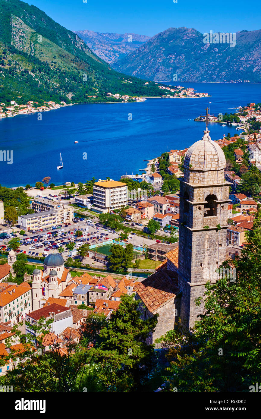 Montenegro, Adria-Küste, die Bucht von Kotor, Kotor, erhöhten Blick über die Altstadt, Fjord und Berge von den Wänden des Koto Stockfoto