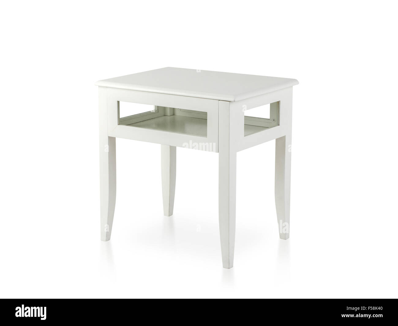 weißer Holztisch isoliert auf weiss Stockfoto