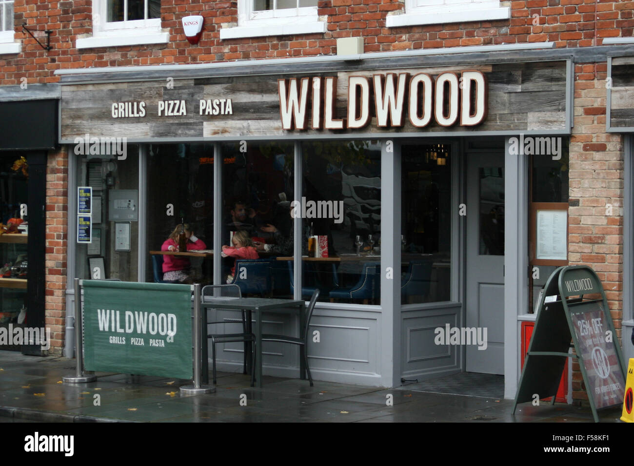 Pizza pasta Fotos und Bildmaterial in hoher Auflösung Alamy