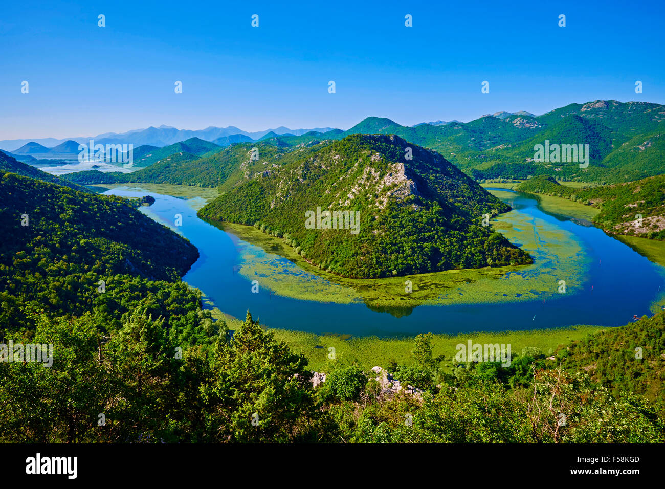 Montenegro, Lake Skadar National Park, Blick auf den Flussschleife des Flusses Rijeka Crnojevica Stockfoto