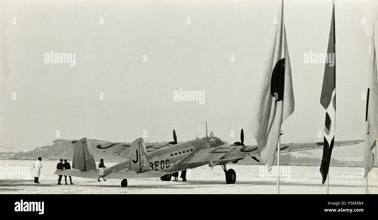 Zweistrahliges Flugzeug in der Arktis Stockfoto