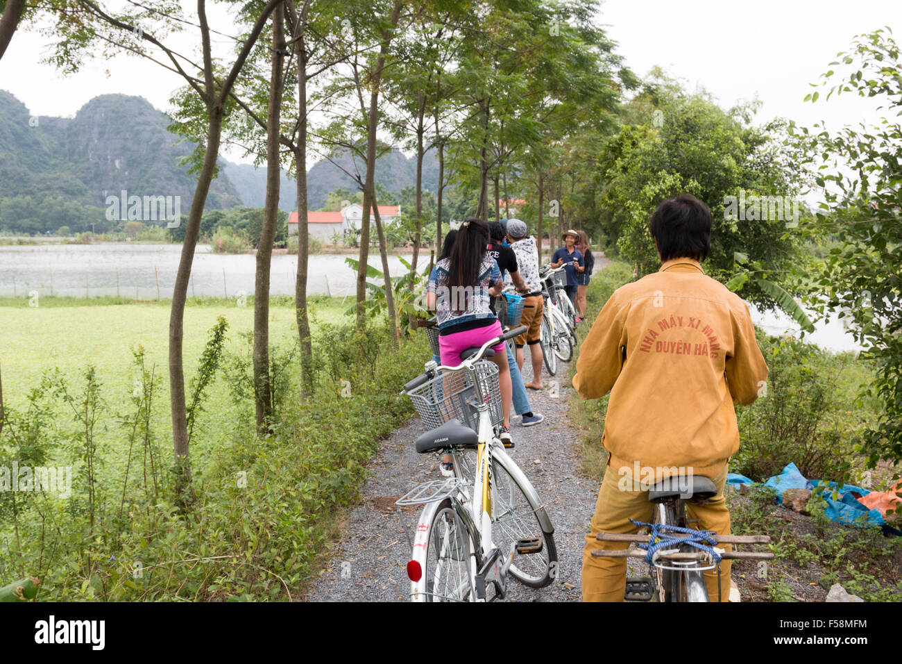 Radtour Urlaub in Vietnam, Radfahrer durch Ninh Binh Provinz reisen, Nord-Vietnam, Asien Stockfoto