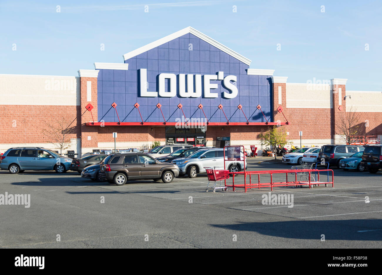 Lowes DIY Baubedarf Shop / Superstore in Virginia Gateway Shopping Center, Gainesville, Virginia, USA Stockfoto