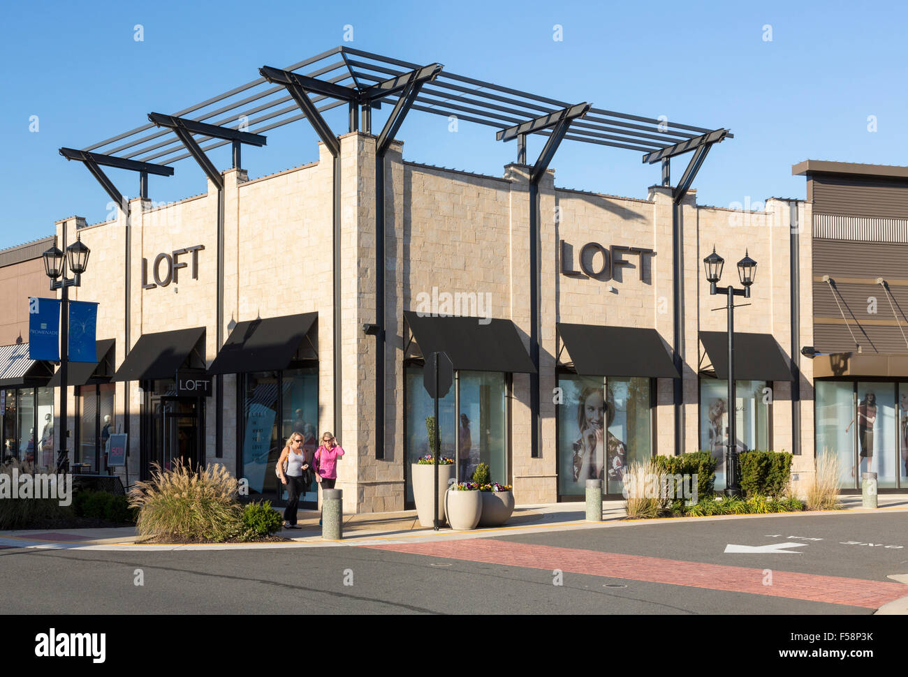 Loft-Bekleidungsgeschäft in Virginia Gateway Shopping Center, Gainesville, Virginia, USA Stockfoto