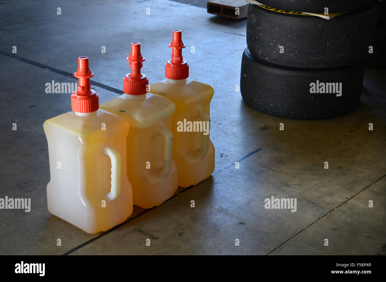 Brennstoff-Versorgung im Fahrerlager an Rennstrecke Zolder, Belgien Stockfoto