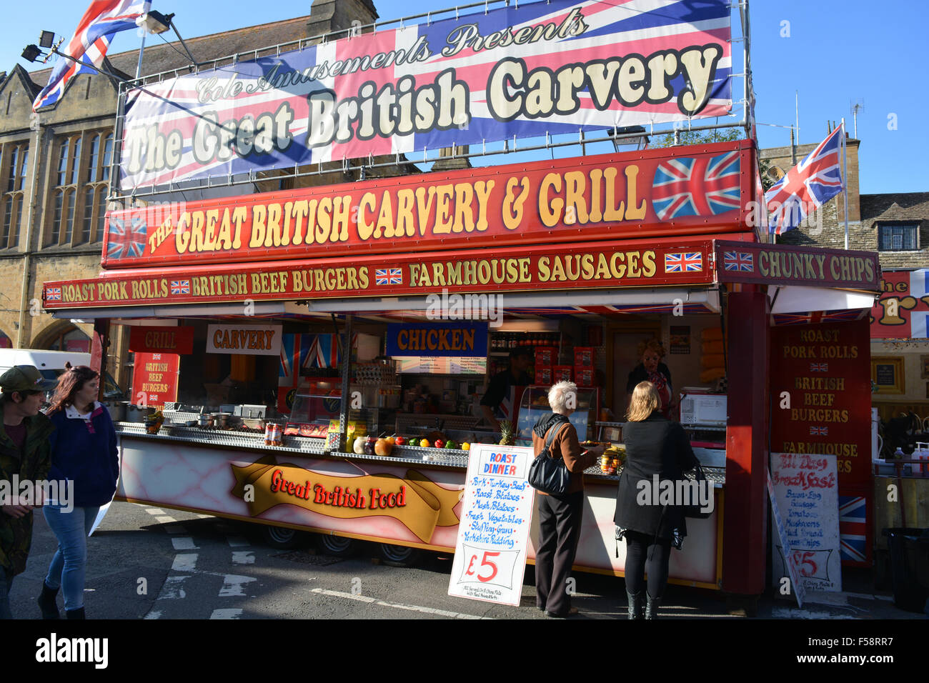 Die großen britischen Carvery & Grill an der jährlichen Pack Montag Fair, Sherborne, Dorset, England Stockfoto