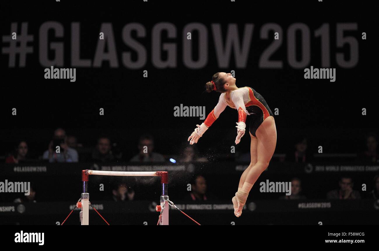 Glasgow, Schottland. 29. Oktober 2015. Pauline Schäfer (GER) am Stufenbarren. Damen Allround-Finale. Kunstturnen WM 2015 FIG. SSE Hydro. Glasgow. Schottland. VEREINIGTES KÖNIGREICH. 29.10.2015. Bildnachweis: Sport In Bilder/Alamy Live-Nachrichten Stockfoto