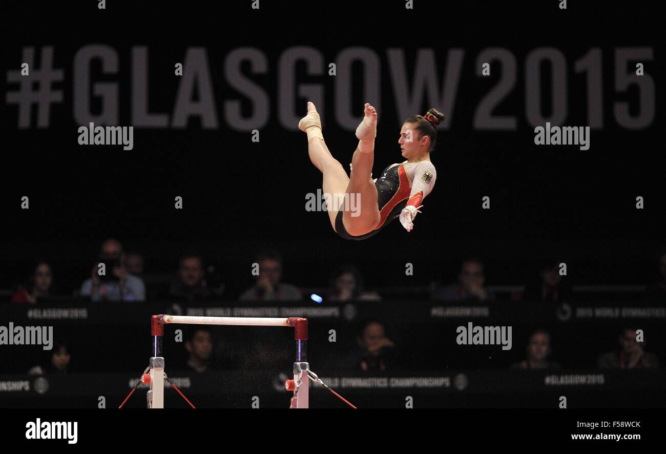 Glasgow, Schottland. 29. Oktober 2015. Pauline Schäfer (GER) am Stufenbarren. Damen Allround-Finale. Kunstturnen WM 2015 FIG. SSE Hydro. Glasgow. Schottland. VEREINIGTES KÖNIGREICH. 29.10.2015. Bildnachweis: Sport In Bilder/Alamy Live-Nachrichten Stockfoto