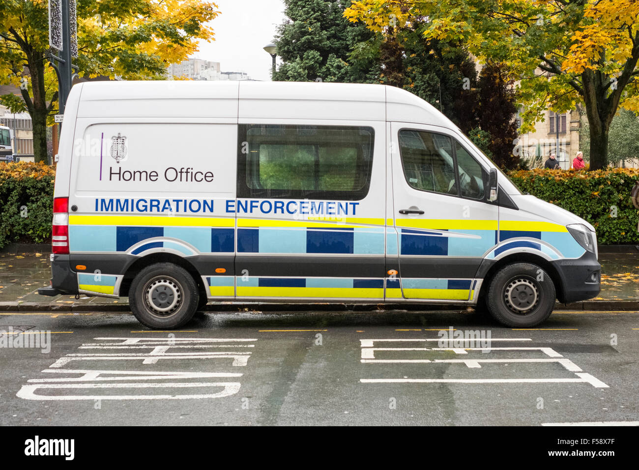 Eine weiße Home Office Immigration Durchsetzung van in Bradford, West Yorkshire geparkt, Stockfoto