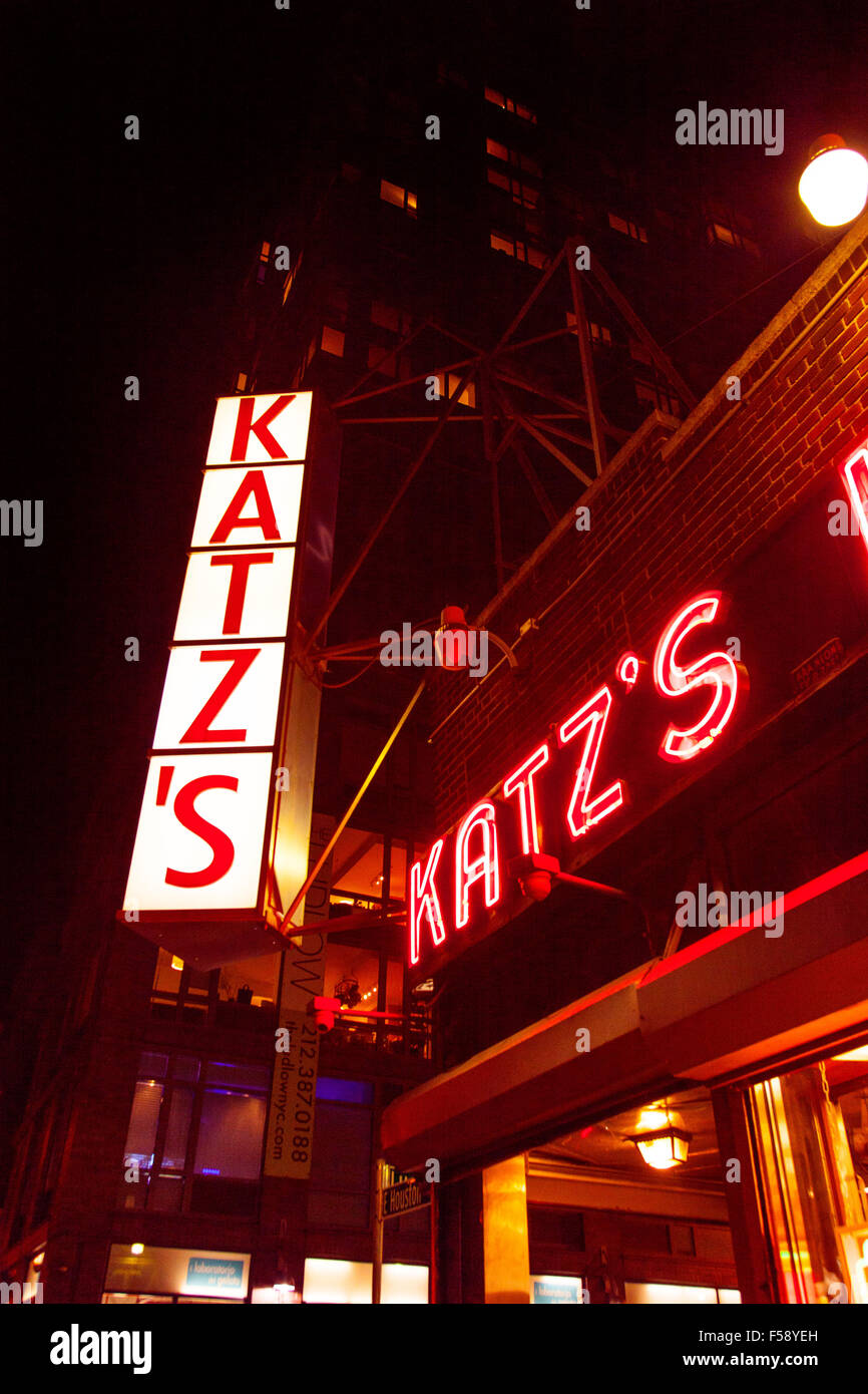 Katz es Deli, A Feinkost Diner auf der Lower East Side in New York City, Vereinigte Staaten von Amerika. Stockfoto