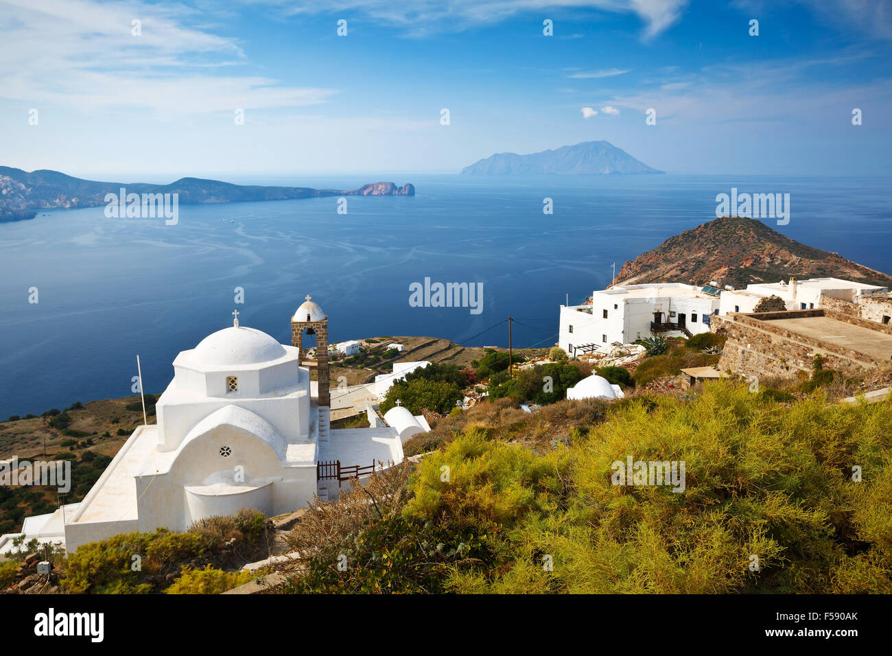 Blick auf die Bucht von Milos und Antimilos von Plaka, die Hauptstadt