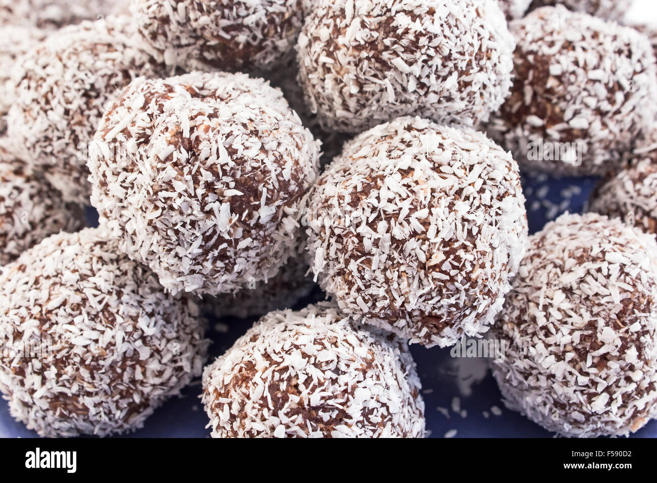 Kokosnuss rum ball -Fotos und -Bildmaterial in hoher Auflösung – Alamy