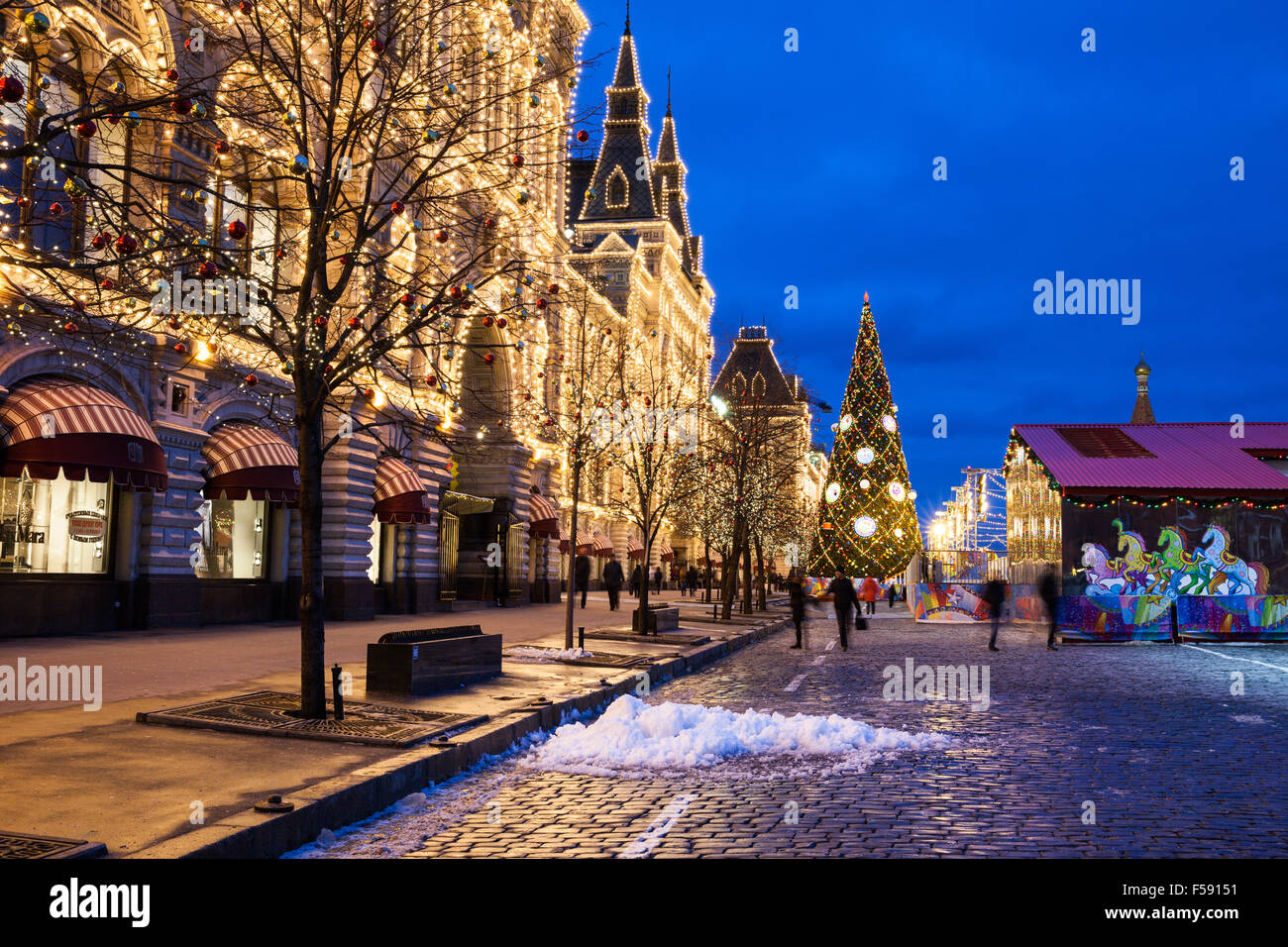 Russland, Moskau - 15. Januar 2015: beleuchtet GUM und Weihnachts-Markt in Urlaub Dekoration auf dem Roten Platz am 15. Januar 2 Stockfoto