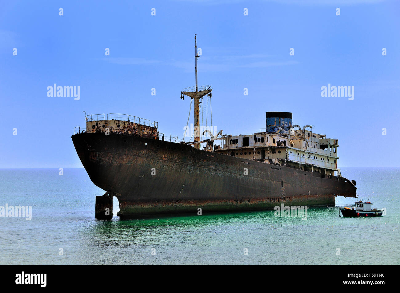 Holz-Frachter gestrandet auf Lanzarote Stockfoto