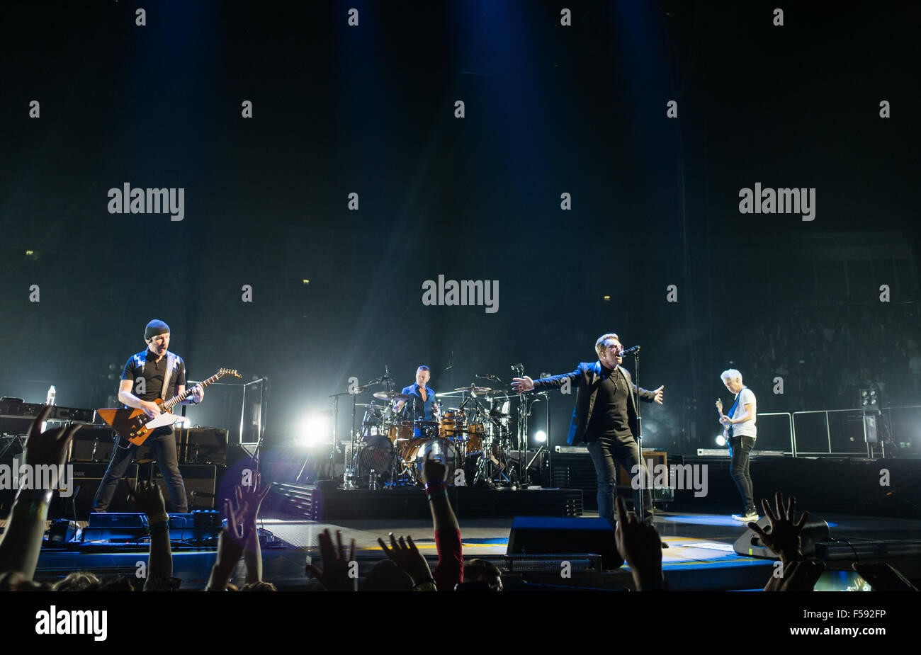 London, UK. 29. Oktober 2015. U2 in London O2 auf der Unschuld und Erfahrung tour Credit: David Pearson/Alamy Live News Stockfoto