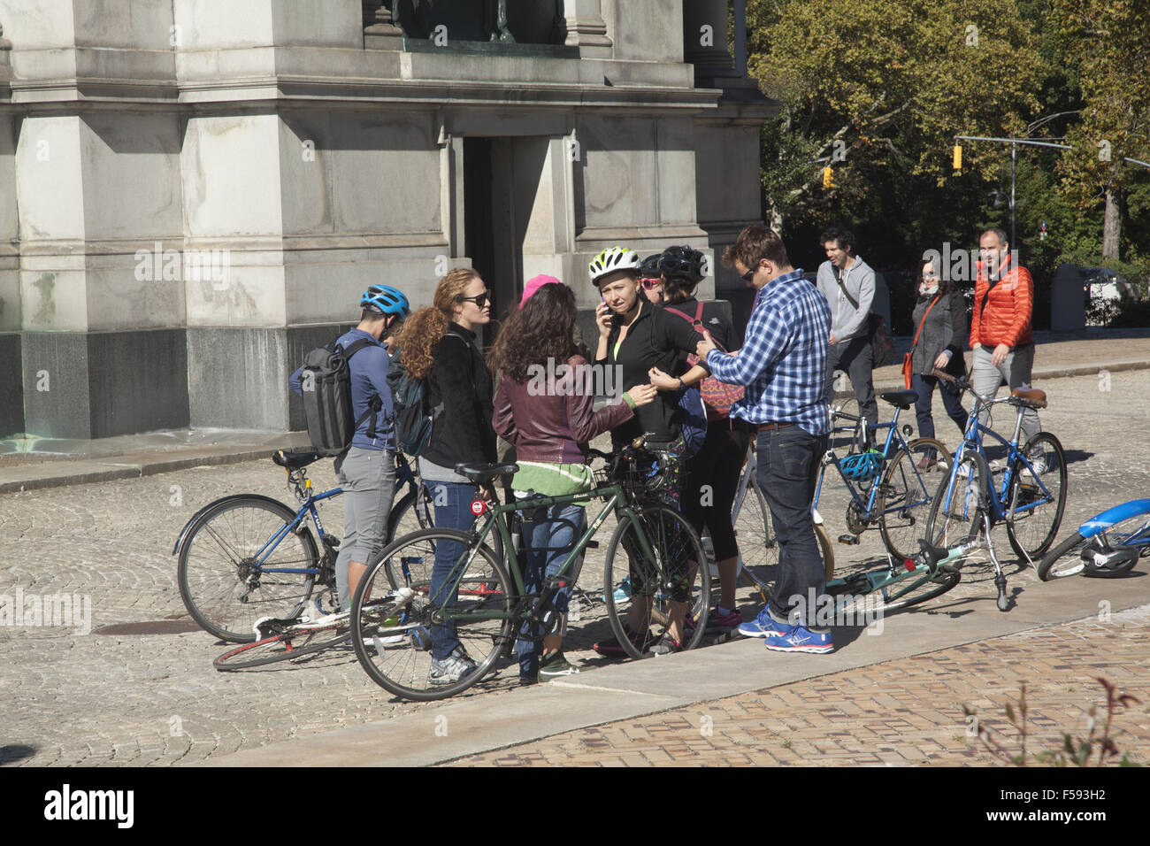 Brooklyn-Fahrrad-Fahrt-Meetup-Gruppe versammeln sich am Grand Army Plaza in Brooklyn, New York. Stockfoto