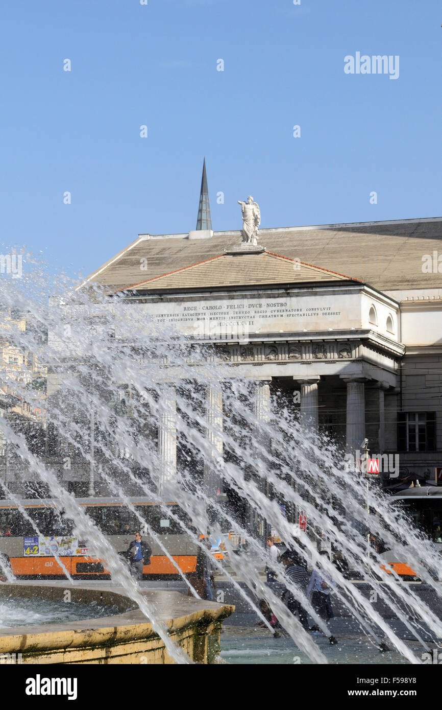 Teatro Carlo Felice und Piazza De Ferrari Platz, Genua, Ligurien, Italien Stockfoto