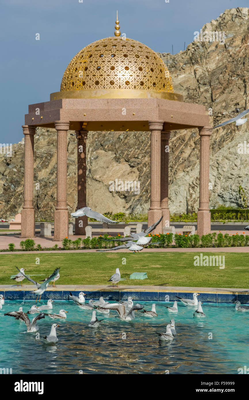 Muscat Straßenszene auf der Corniche promenade Stockfoto