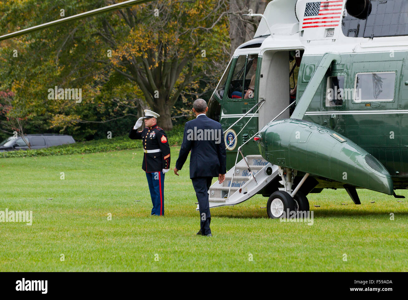 Präsident Obama zu Fuß in Richtung Marine One - Washington, DC USA Stockfoto